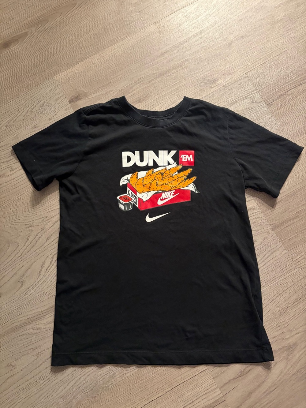 Nike Black Kids 'Dunk 'Em' Graphic Tee- size L